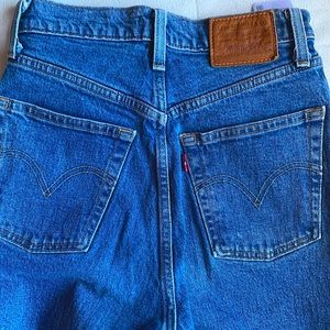 Levi’s vintage jeans. Dark blue. Size 25
